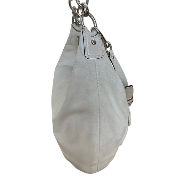 Coach White Leather Shoulder Bag with Silver Hardware Chain Detail - Picture 4 of 16